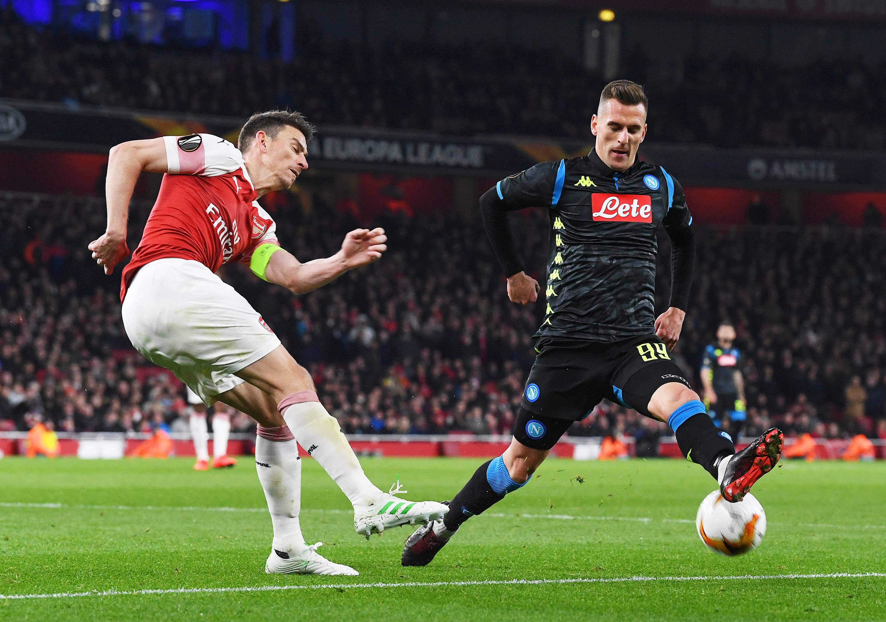 包含拜仁慕尼黑客场逆转击败对手，稳固积分榜第一的词条