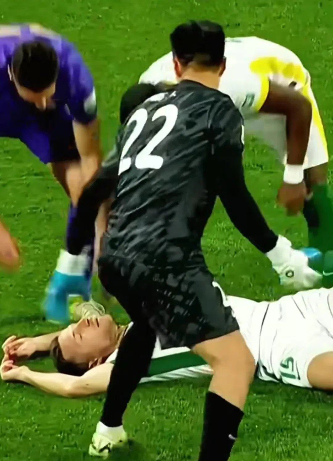 球队面临危机，全力备战关键对手