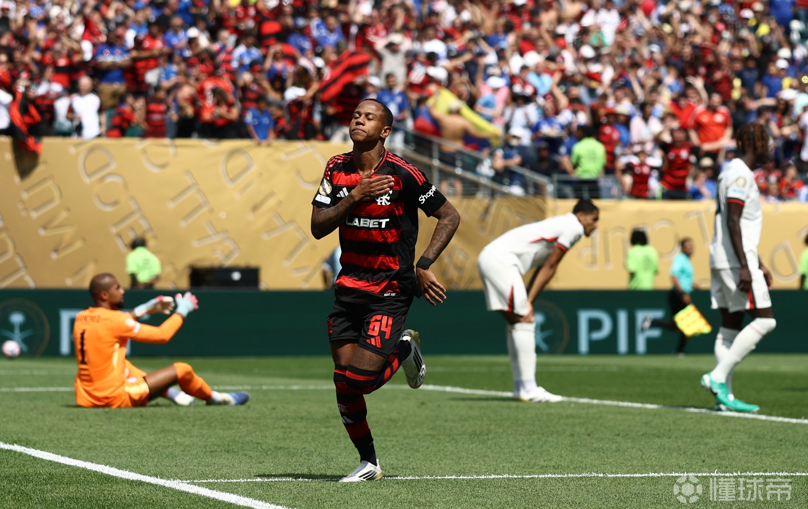 爱游戏网址-南美球队展现强大实力，获得胜利晋级