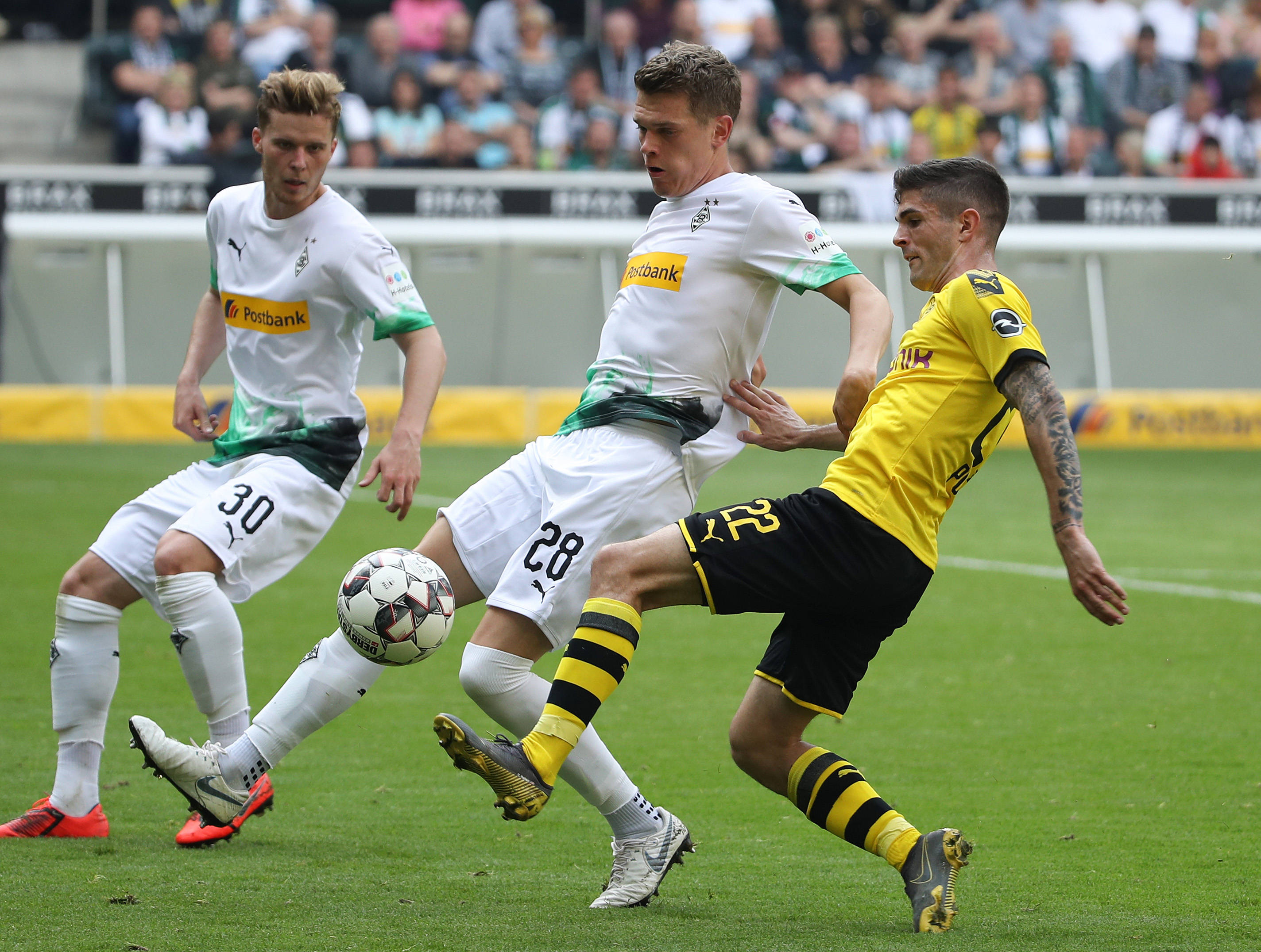 门兴格拉德巴赫客场大胜对手，锁定胜局的简单介绍