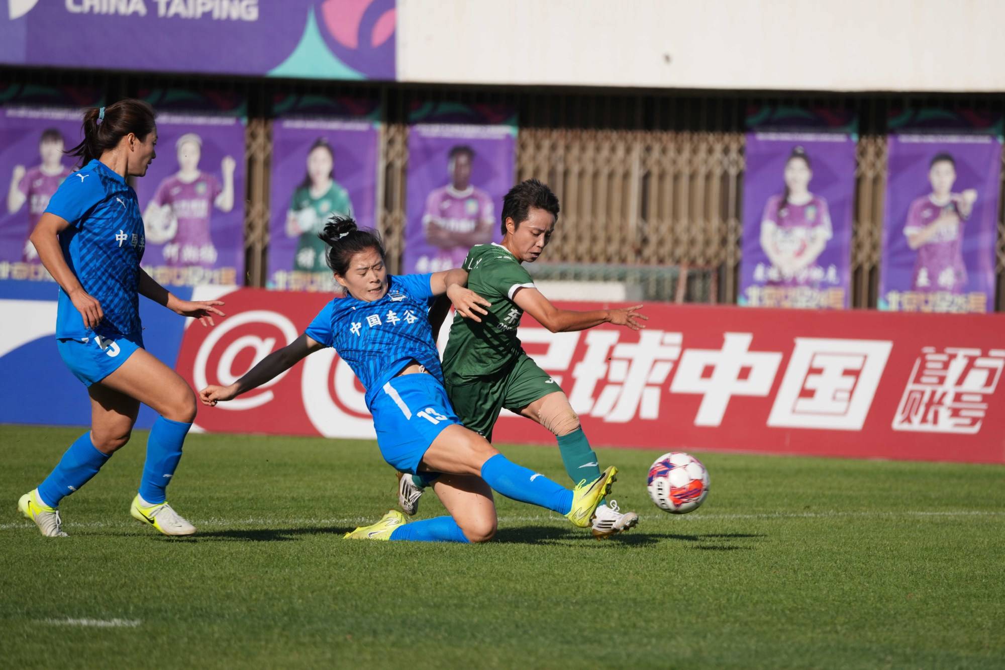 亚洲女足联赛引爆热度，球场上演精彩对决！