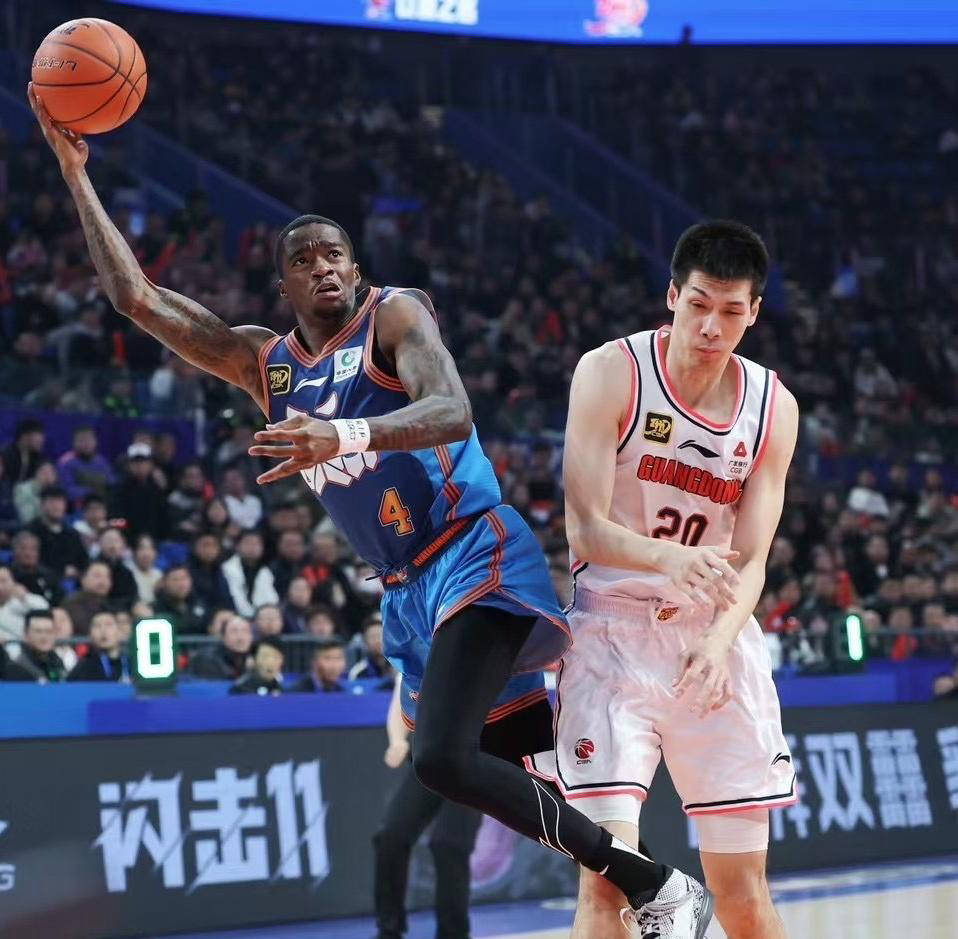 关于外援球员表现出色,为球队贡献重要分数的信息 关于外援球员表现出色,为球队贡献重要分数的信息