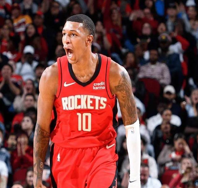 火箭逆转独行侠，保持领先