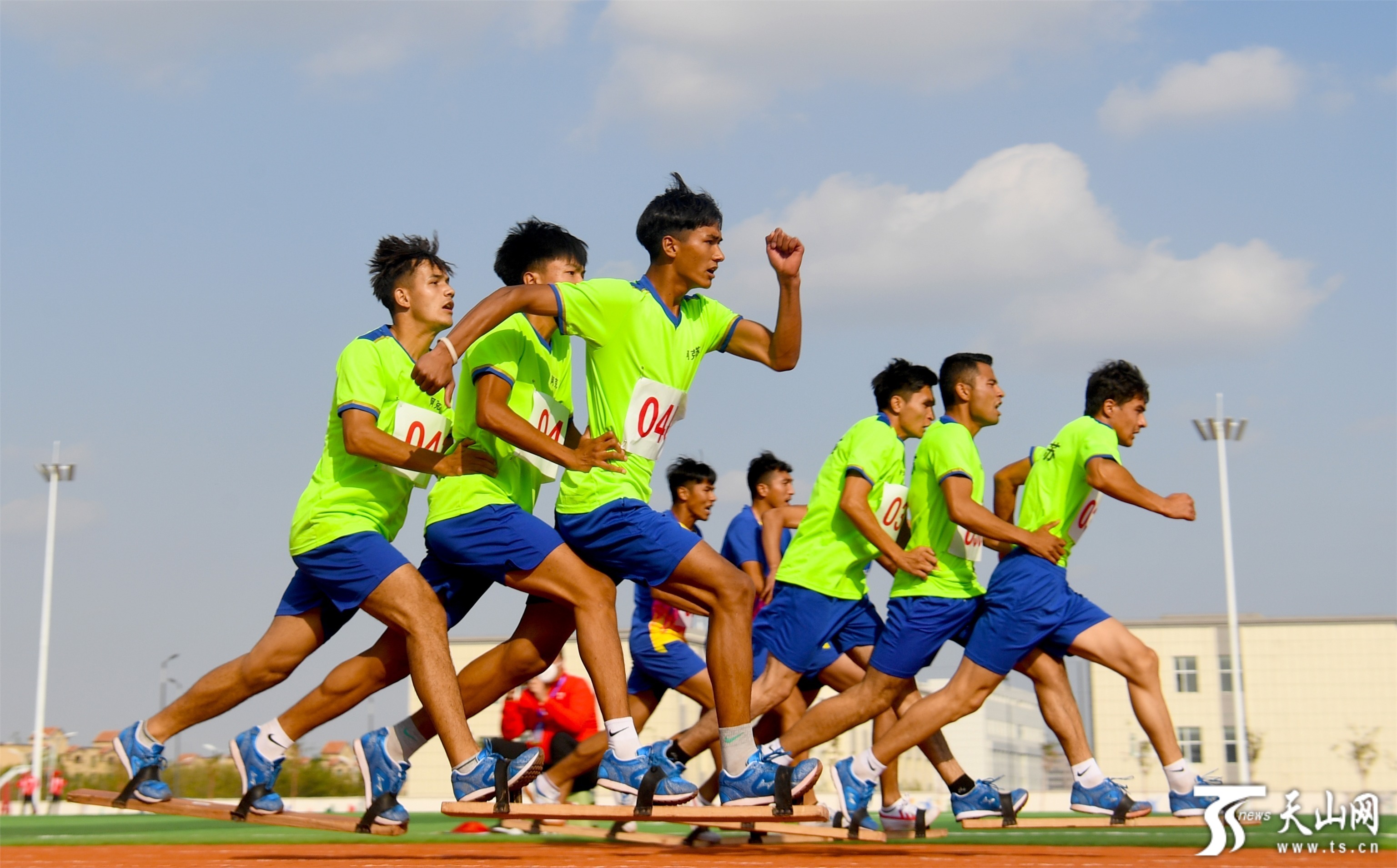 爱游戏投注-关于队员们团结拼搏，为荣誉竞技不懈努力的信息