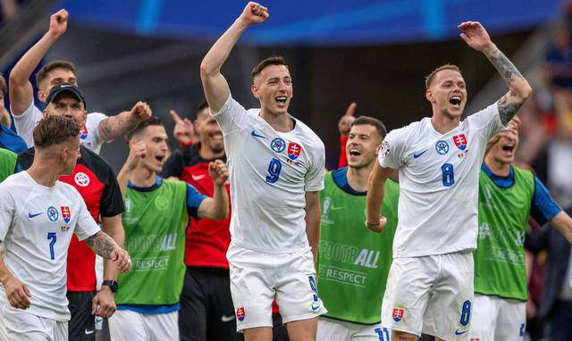 包含法国与乌克兰激战，-艰难晋级欧洲杯四强的词条