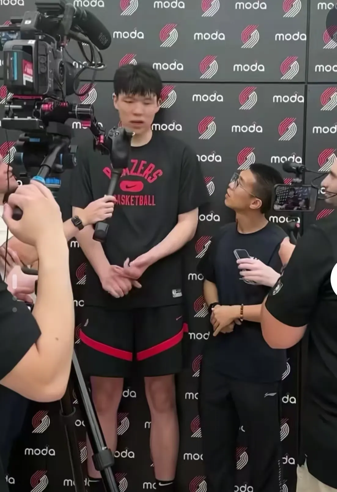 球队代表访华,与中国球迷分享篮球经验 球队代表访华,与中国球迷分享篮球经验