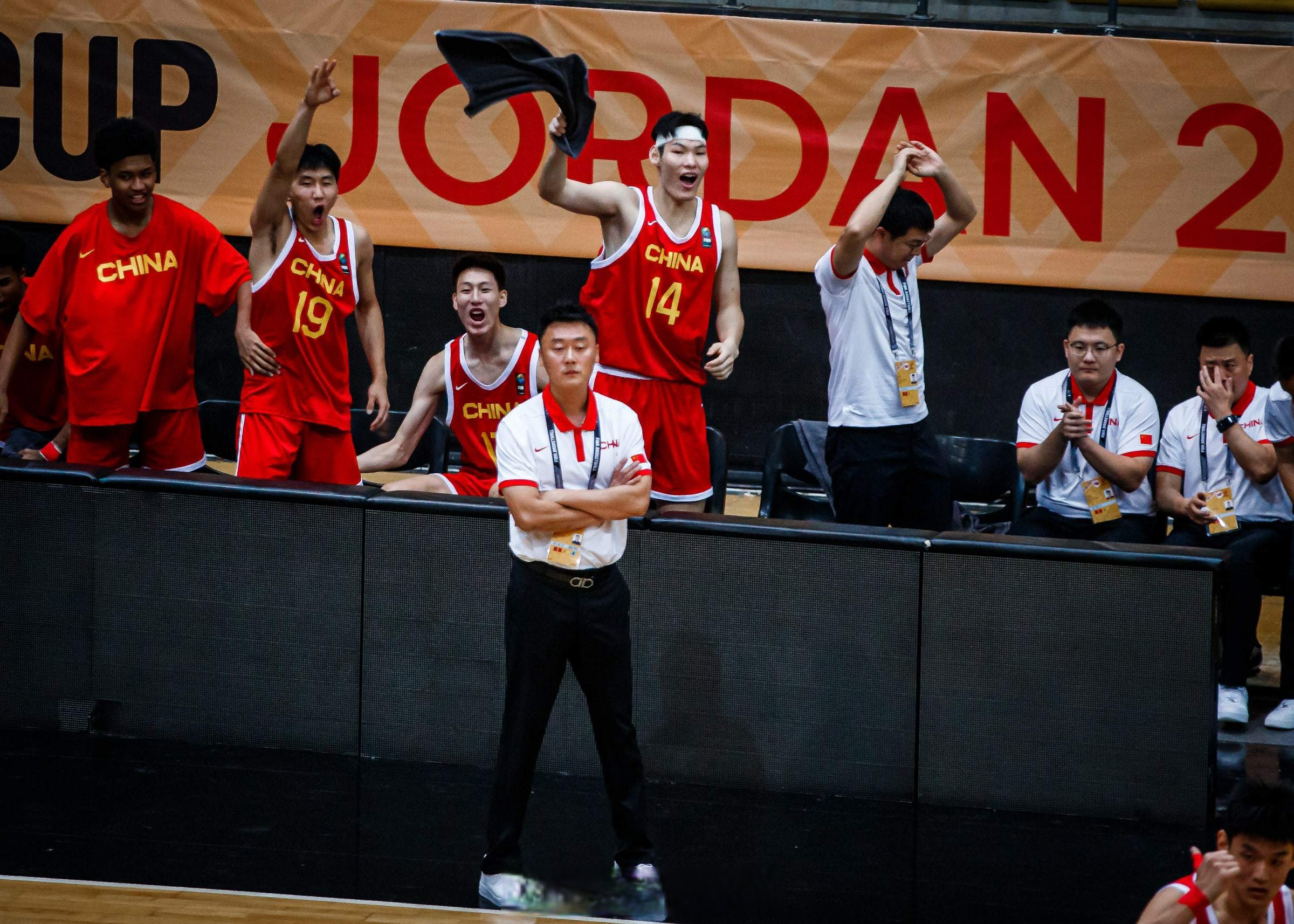 爱游戏下载-朗斯取得胜利，球队迈向新的高度的简单介绍