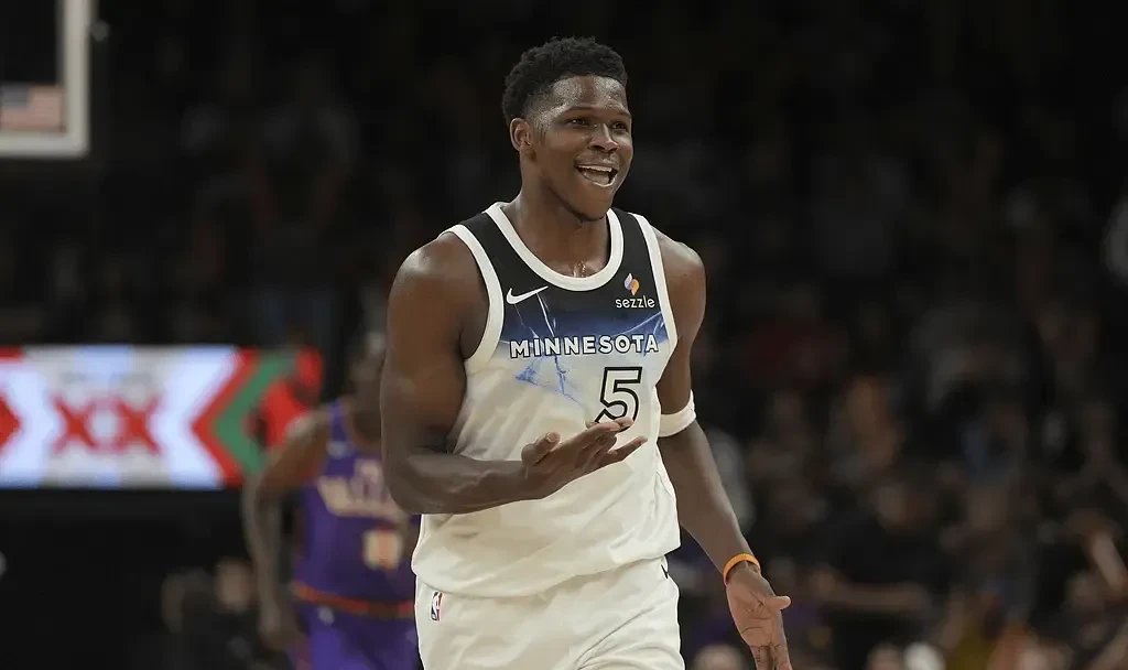 关于老鹰主场大胜灰熊，球队年轻球员逐渐崭露头角的信息