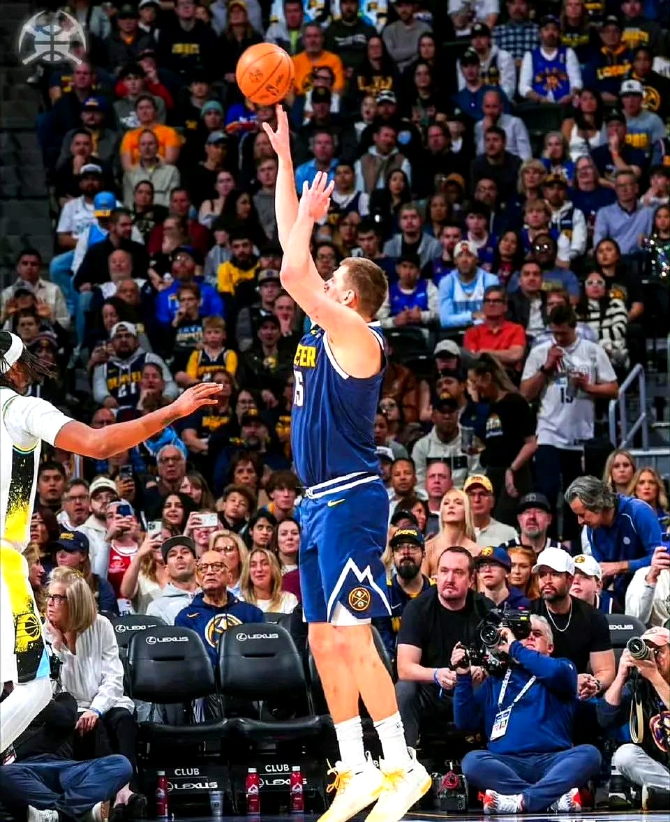 掘金队老将在比赛中展现出稳定表现 掘金队老将在比赛中展现出稳定表现