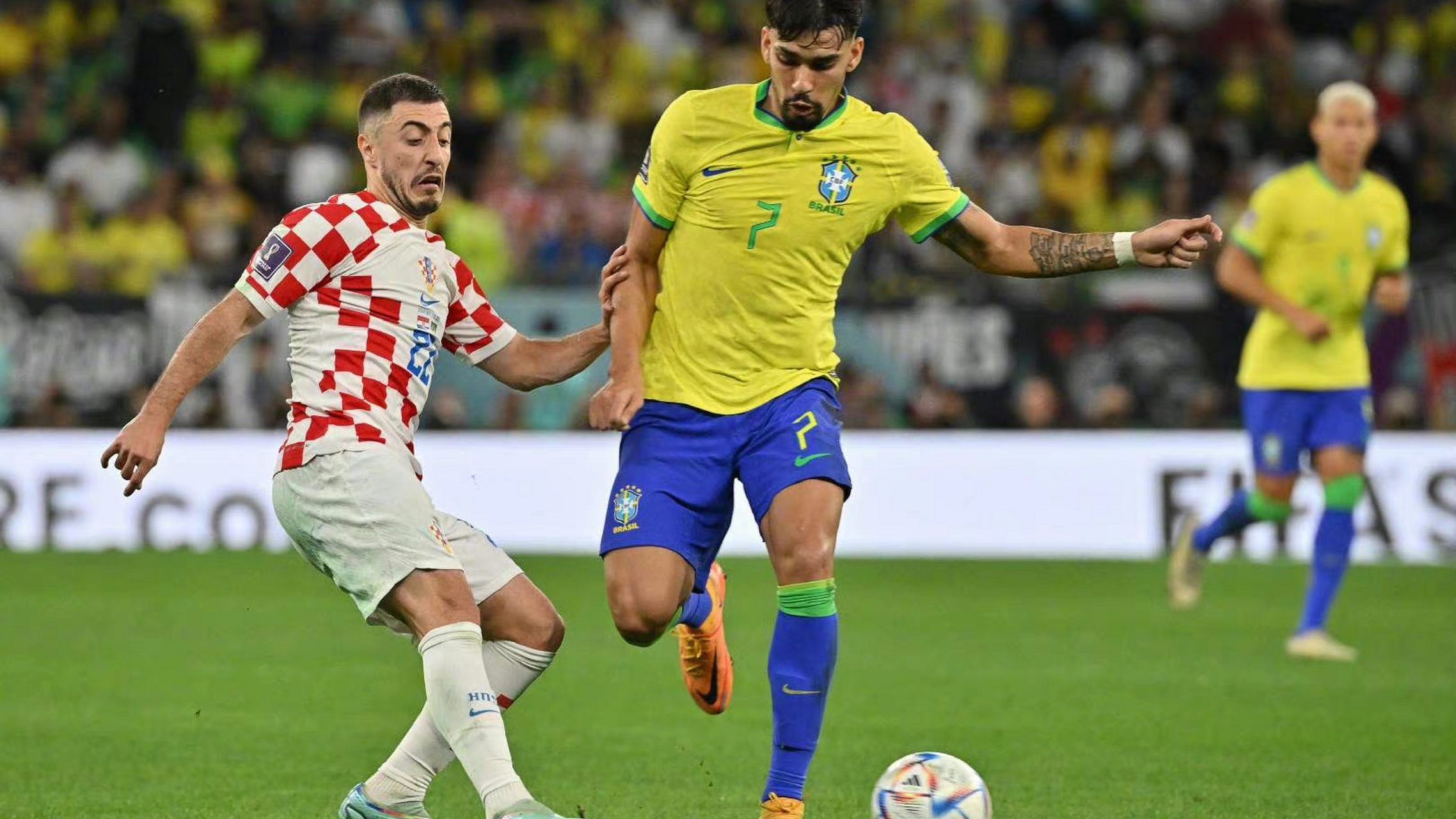 关于克罗地亚队以稳定表现迎来胜利，晋级淘汰赛的信息